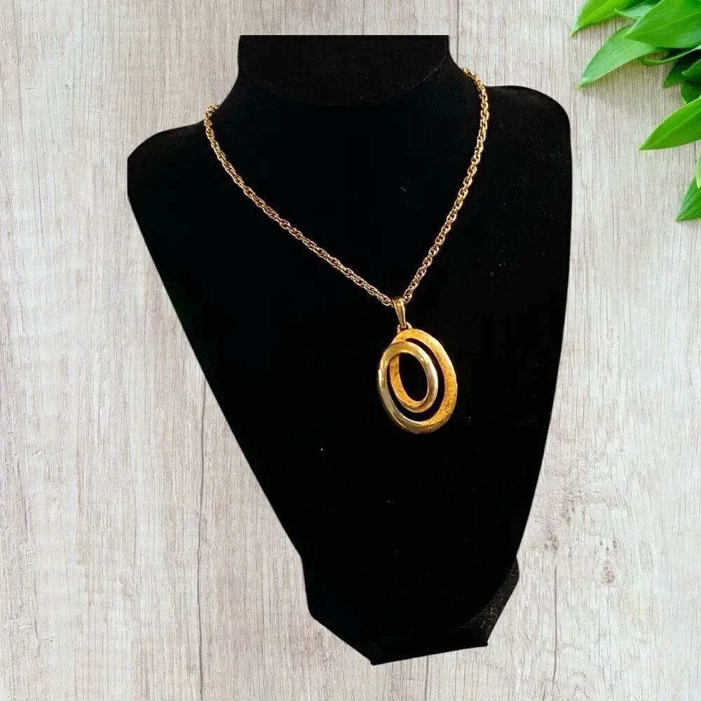 Crown Trifari Original Vintage Signed Oval Pendant  Chain Necklace 22"
